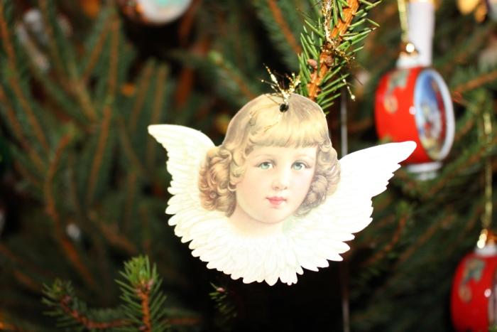 Bild 2,  Bokmärken med glitter att hänga i julgranen - änglar - Nostalgiska.se