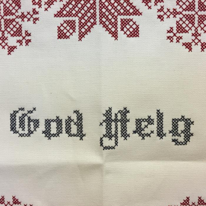 Bild 2,  Broderad väggbonad 