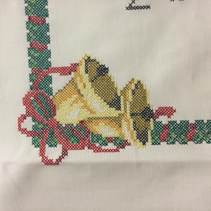 Bild 2,  Broderad väggbonad 