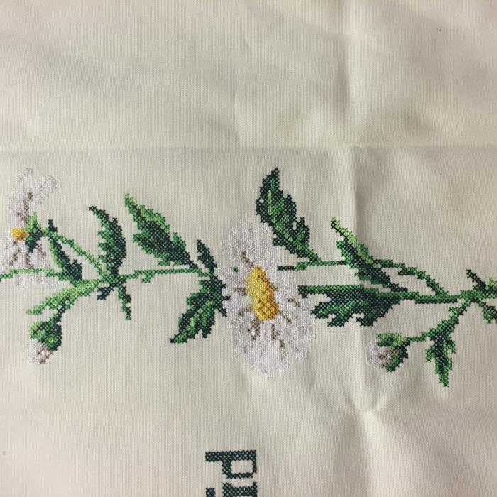 Bild 3,  Broderad väggbonad 