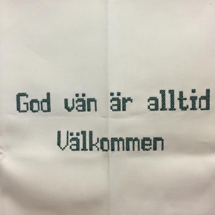 Bild 2,  Broderad väggbonad 