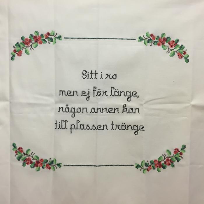 Bild 1,  Broderad väggbonad 
