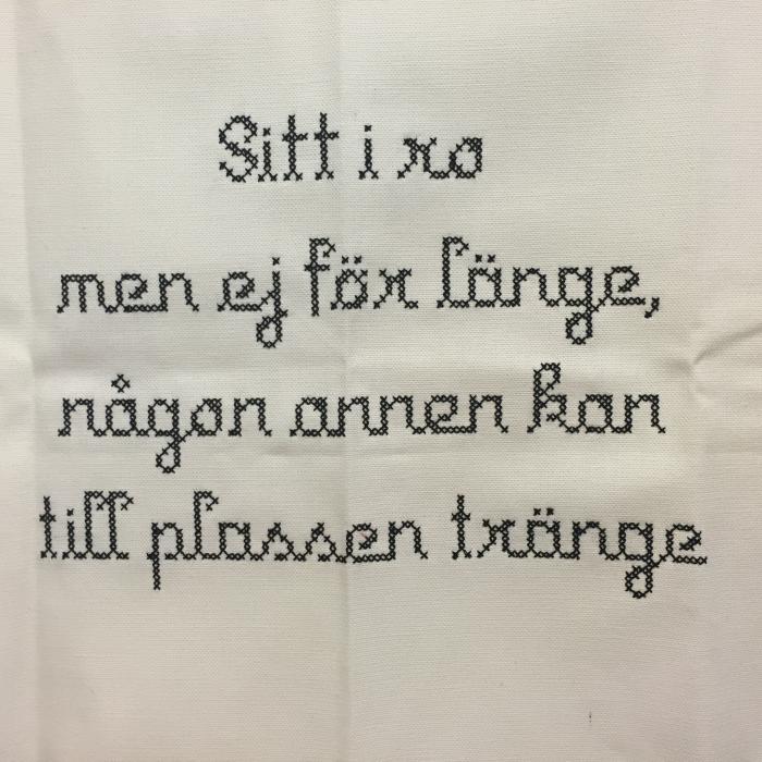 Bild 2,  Broderad väggbonad 