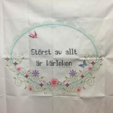  Broderad väggbonad "Störst av allt är kärleken" - Nostalgiska.se