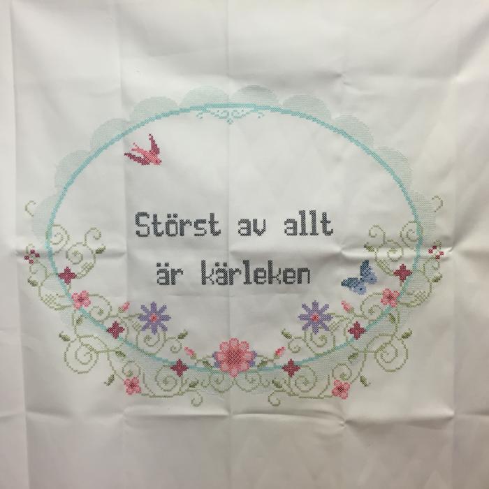 Bild 1,  Broderad väggbonad 